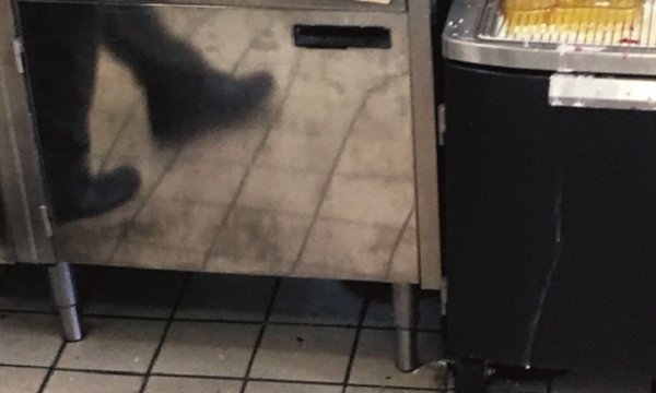McDonald's bị tố mất vệ sinh